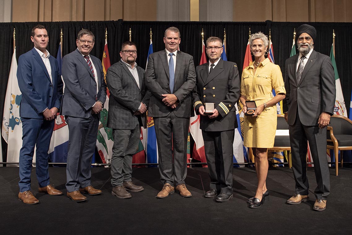 The Honourable Harjit S. Sajjan, President of the King's Privy Council for Canada and Minister of Emergency Preparedness and Minister responsible for the Pacific Economic Development Agency of Canada, and the Honourable Bloyce Thompson, Deputy Premier, Minister of Justice and Public Safety and Attorney General for Prince Edward Island are pictured with the 2022 award recipients of the Emergency Management Exemplary Service Award for the Search and Rescue category.