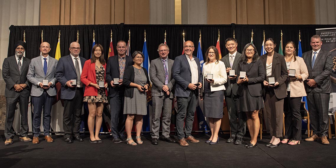 The Honourable Harjit S. Sajjan, President of the King's Privy Council for Canada and Minister of Emergency Preparedness (far left) and Minister responsible for the Pacific Economic Development Agency of Canada, and the Honourable Bloyce Thompson, Deputy Premier, Minister of Justice and Public Safety and Attorney General for Prince Edward Island (far right) are pictured with the 2022 award recipients of the Emergency Management Exemplary Service Award for the Outstanding Contribution to Emergency Management category.