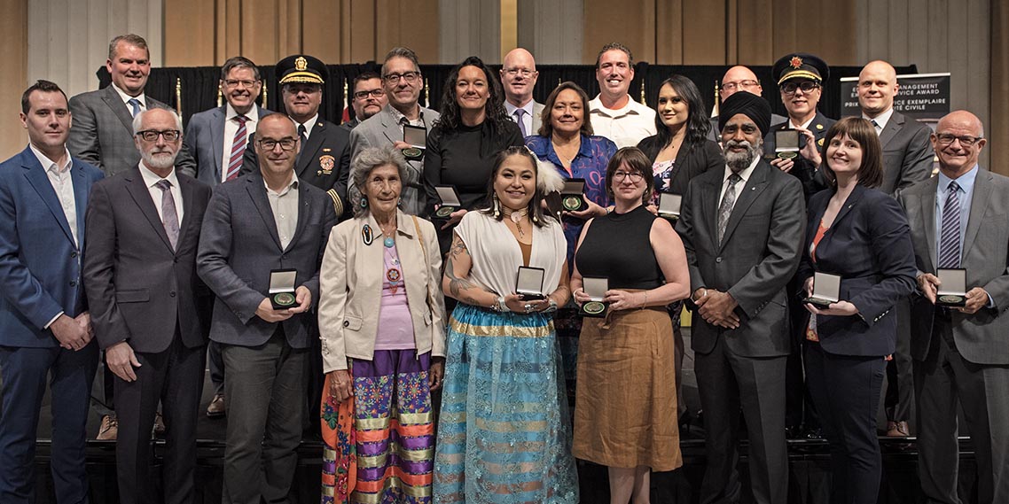 The Honourable Harjit S. Sajjan, President of the King's Privy Council for Canada and Minister of Emergency Preparedness and Minister responsible for the Pacific Economic Development Agency of Canada, and the Honourable Bloyce Thompson, Deputy Premier, Minister of Justice and Public Safety and Attorney General for Prince Edward Island are pictured with the 2022 award recipients of the Emergency Management Exemplary Service Award for the Resilient Communities category.