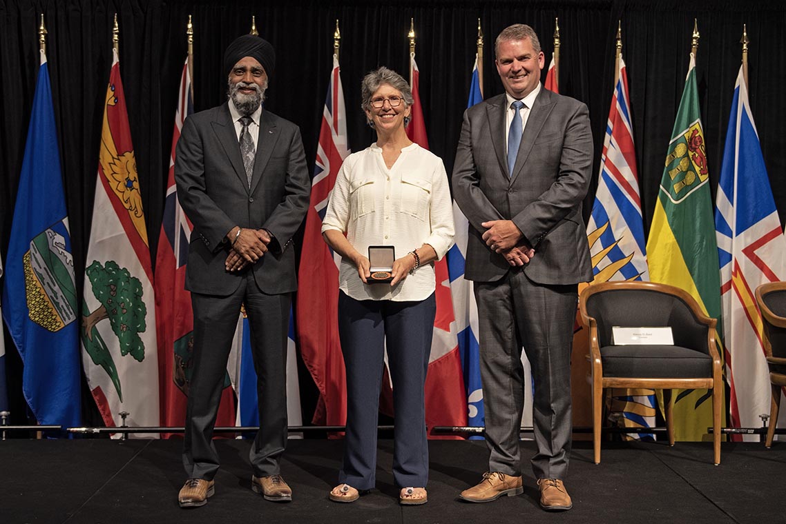 The Honourable Harjit S. Sajjan, President of the King's Privy Council for Canada and Minister of Emergency Preparedness (far left) and Minister responsible for the Pacific Economic Development Agency of Canada, and the Honourable Bloyce Thompson, Deputy Premier, Minister of Justice and Public Safety and Attorney General for Prince Edward Island (far right) are pictured with the 2022 award recipient of the Emergency Management Exemplary Service Award for the Search and Rescue Volunteers category.