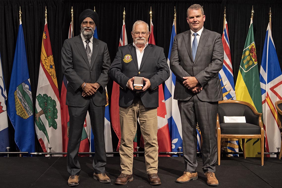 The Honourable Harjit S. Sajjan, President of the King's Privy Council for Canada and Minister of Emergency Preparedness (far left) and Minister responsible for the Pacific Economic Development Agency of Canada, and the Honourable Bloyce Thompson, Deputy Premier, Minister of Justice and Public Safety and Attorney General for Prince Edward Island (far right) are pictured with the 2022 award recipient of the Emergency Management Exemplary Service Award for the Search and Rescue Volunteers category.